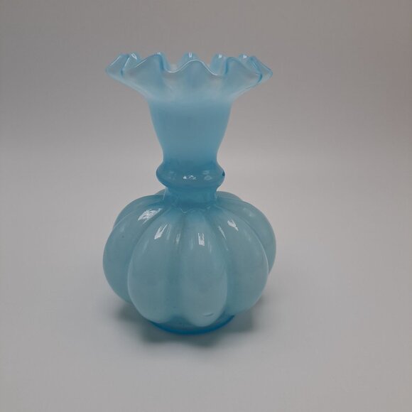 Fenton Pale Blue Melon Vase With Ruffled Crimped Edge Glass - Picture 5 of 11